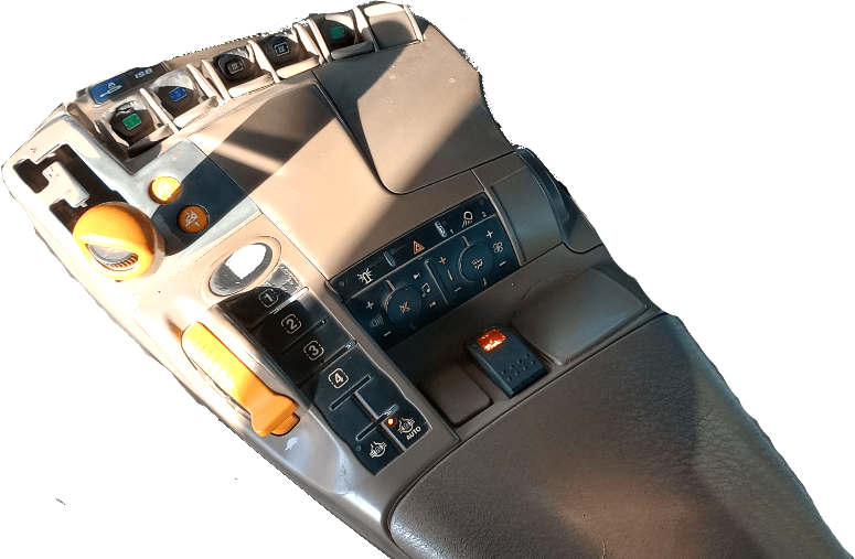 Deere_ArmrestWithArmEngage.png